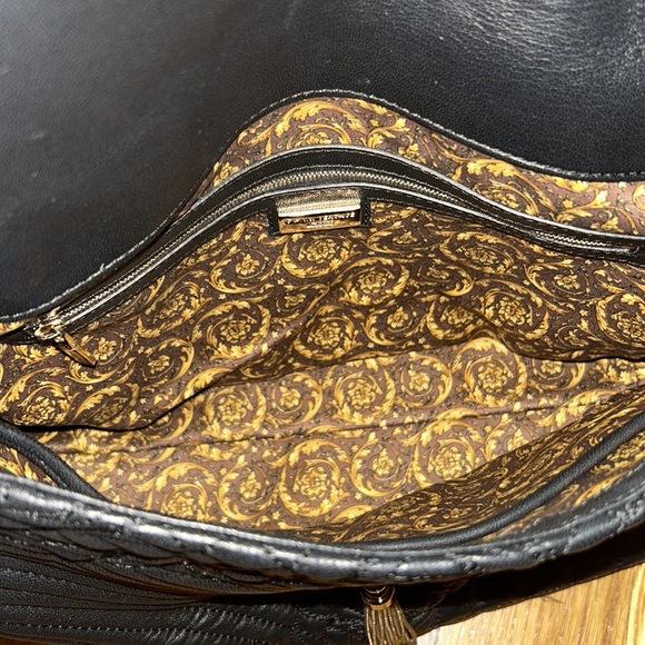 100% Authentic Versace Women’s Handbag in Nappa Ricamo Barocco Black Leather - Picture 8 of 14